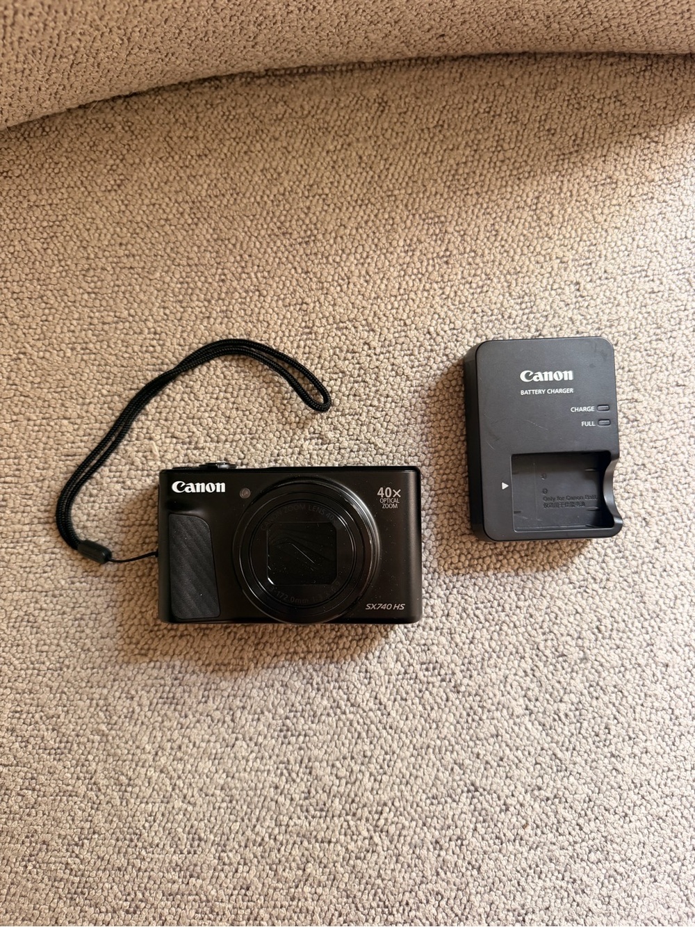Canon PowerShot SX740 HS 20.3MP 40x Optical Zoom Black Wi-Fi w/ Charger